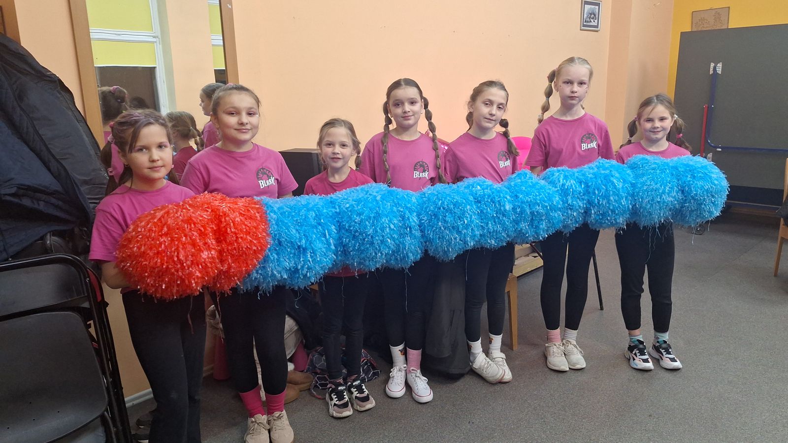 Uśmiechnięte tancerki